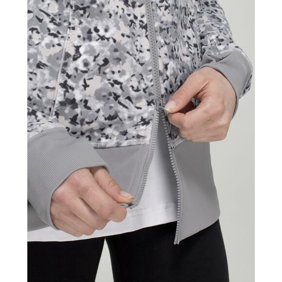 Lululemon sz 4 Nice Asana Jacket Not So Petite Fleur Silver Spoon Luon - Picture 4 of 16